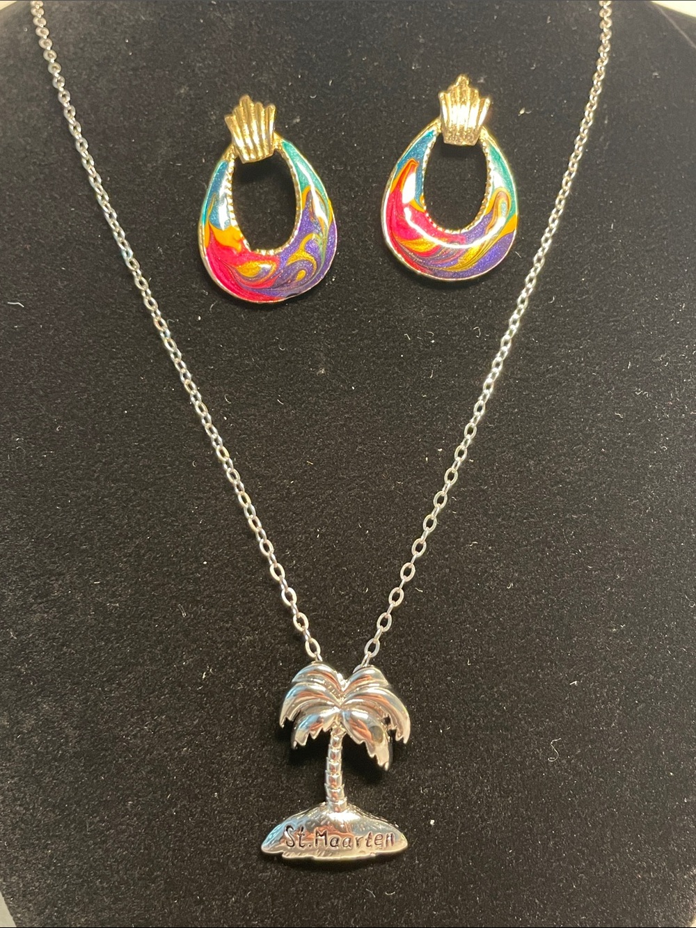 Colorful Enamel Hoop Earrings and Silver Palm Tree Necklace Set - Multicolor